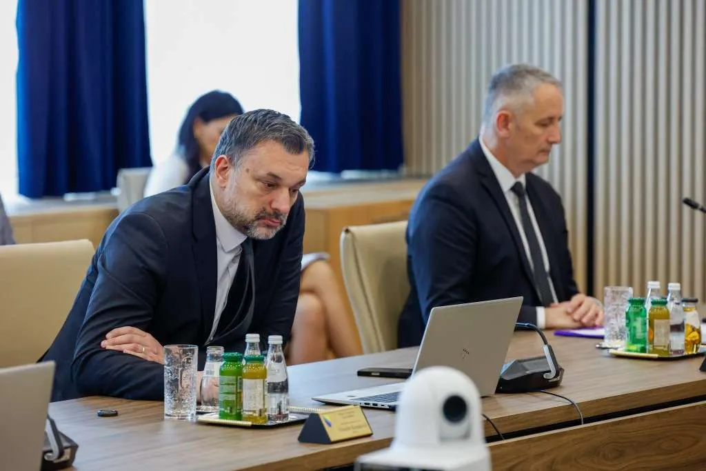 l_e6eb8122712174fcc50a5877a9e8c81f_51e075ad41